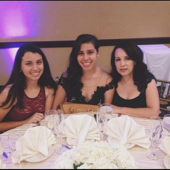 Windsor Black and Nude Lace Dress with V-Plunge - Picture 3 of 3